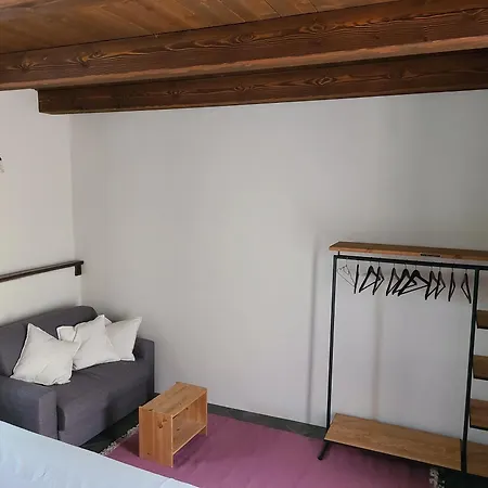 Guest house Robin's Nest *